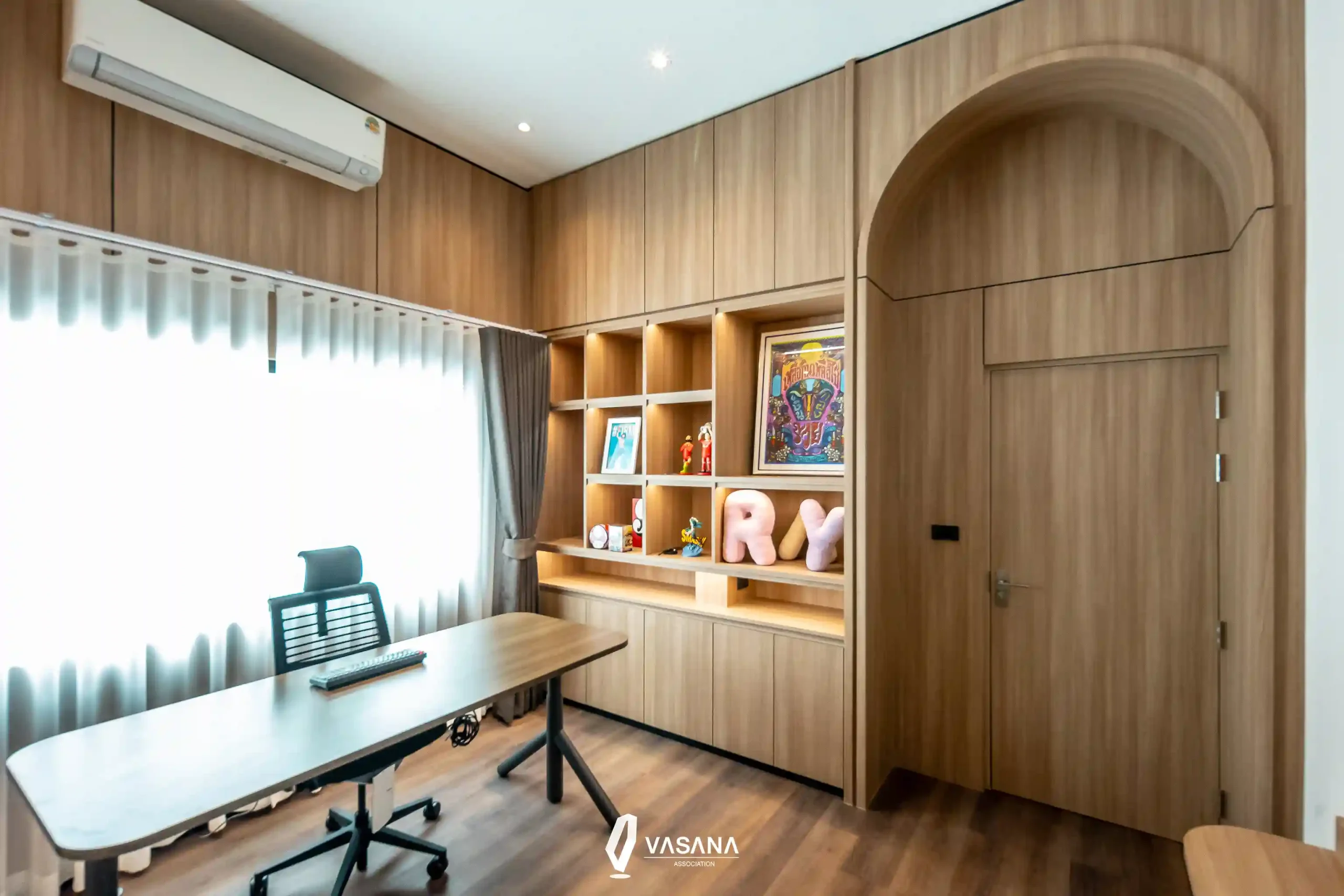 แต่งเฟอร์นิเจอร์ห้องทำงานให้กลมกลืนกับโทนสีห้อง
