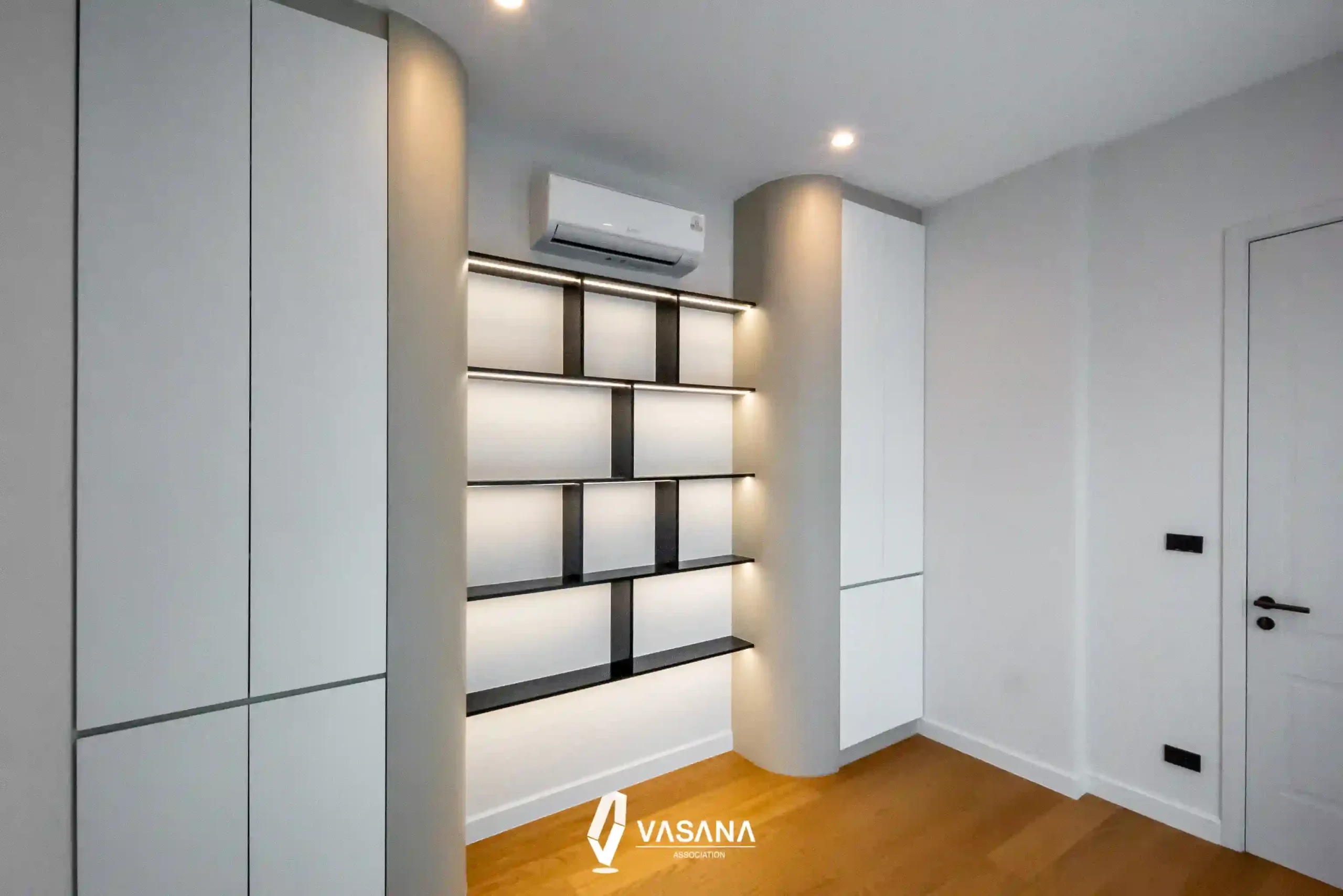 ฟิตอิน vs บิวท์อิน ต่างกันอย่างไร เปรียบเทียบข้อดีของเฟอร์นิเจอร์ Fit-in และ Built-in ในด้านการออกแบบ การติดตั้ง การใช้งาน และความเหมาะสมกับพื้นที่ภายในบ้าน